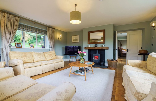 Country House Retreat in the heart of the Cotswolds for family and friends