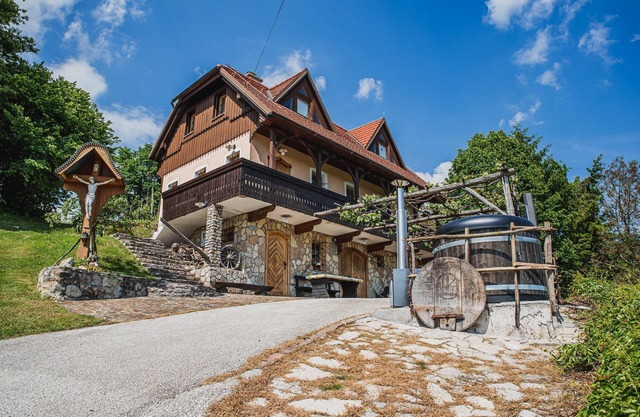 Countryside Villa with Kirami Hot Tub