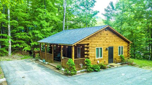 Couples Getaway Log Cabin in the White Mountains