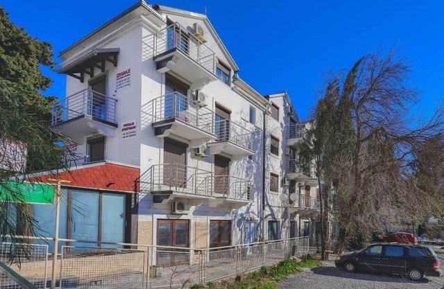 Cozy 1-bedroom apartment in charming Igalo with AC