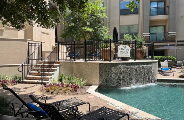 Cozy 1 br Apt with jetted tub near Galleria