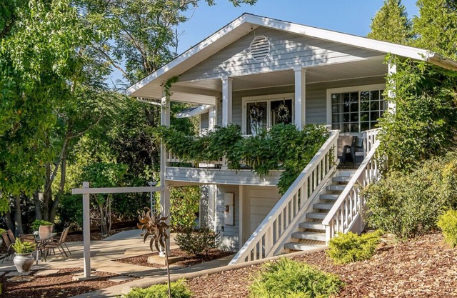 Cozy 10 guest, 4 Bedroom, 2 Bath, Pet Friendly, 2-minute walk to downtown Julian