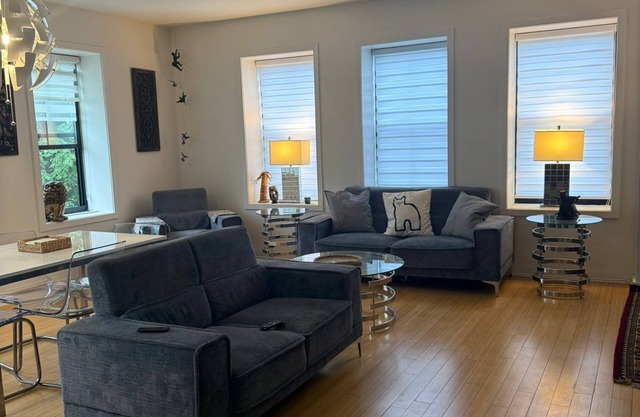 Cozy 2-bedroom apartment in enjoyable Trenton with AC