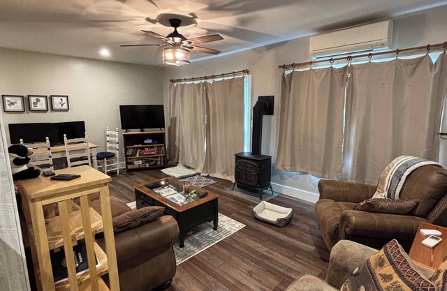 Cozy 2-bedroom condo in Campton, NH with AC, WiFi