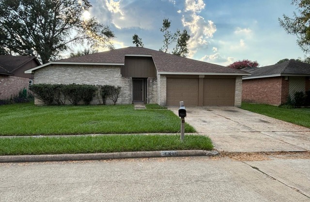 Cozy 3-bedroom house in welcoming Houston with AC, WiFi