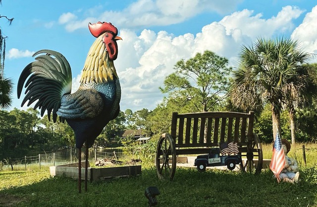 Cozy 3br lake house: perfect for cozy star gazing by the firepit & fishing fun.