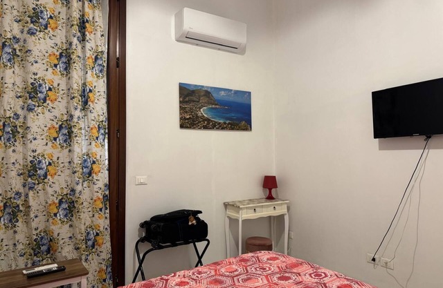 Cozy air-conditioned apartment 5 minutes from the Politeama Theater