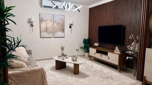 Cozy and Beautiful, 3 Bedroom Apartment Home