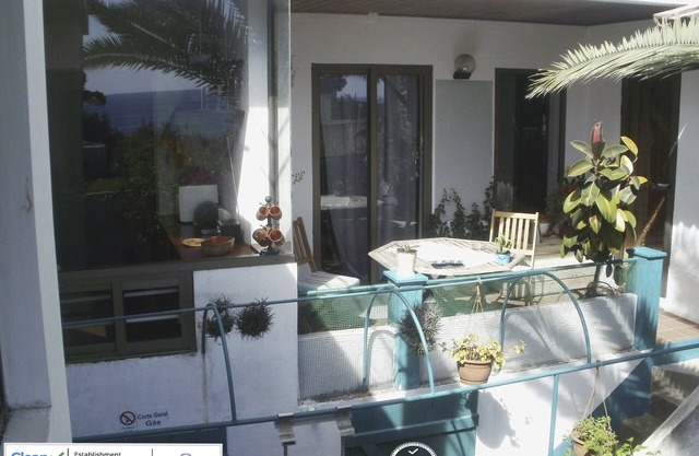 Cozy apartment on the south coast with sea views