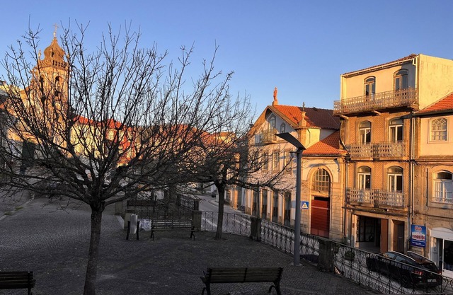 Cozy apartment in Old Town, steps to Parque das Nogueiras & 8 mins to thermals!