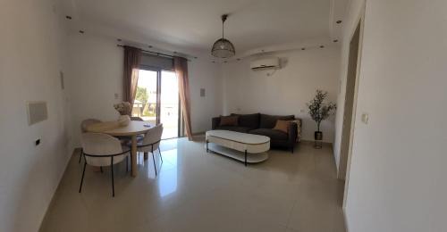 Cozy Apartment with Terrace Near Beach & City Netanya