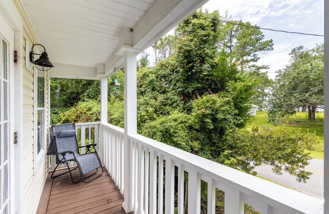 Cozy Bay Retreat - 2BR & Rooftop Views