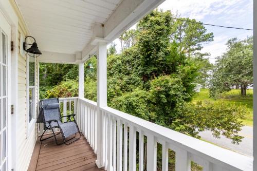 Cozy Bay Retreat - 2BR & Rooftop Views