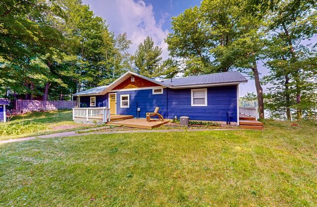 Cozy cabin with lake access and privacy