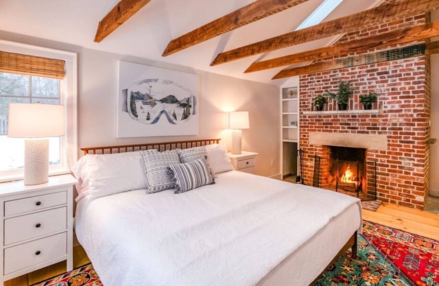 Cozy. Clean. Free bagel shop.