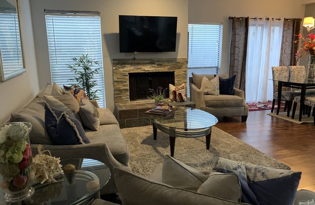 Cozy, clean, quiet 2Bd/2Ba fully furnished condo in the heart of Galleria