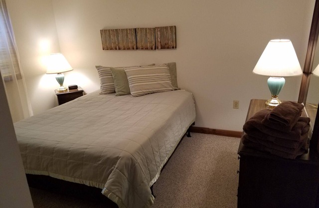 Cozy Condo #3 Next to Swain Resort!