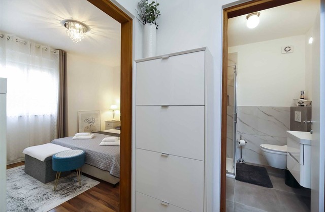 Cozy Couple's Getaway: 1-Bed 1-Bath Apartment with Parking