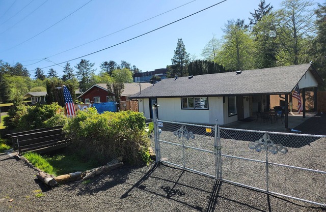 Cozy dog friendly cabin min to beach