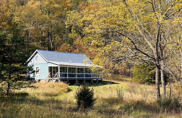 Cozy Fall Cabin on 17 acres by National Park, EV Charger