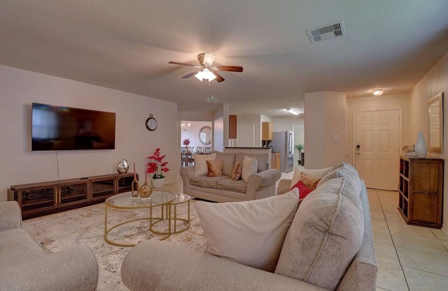 Cozy Fall Home! Fast Wi-Fi, & Free Snacks!