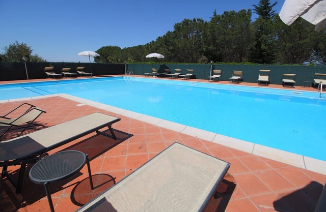 Cozy Farmhouse with Pool