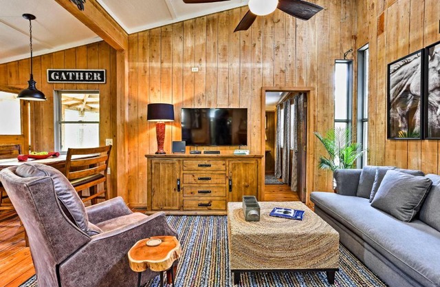 Cozy Hatteras Island Abode about 1 Mi to Frisco Beach!