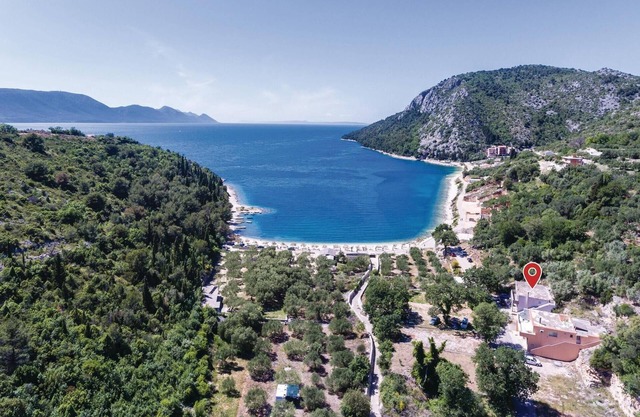 Cozy home in Duba with kitchen