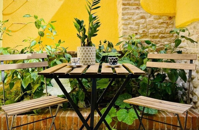 Cozy house in the center with a garden