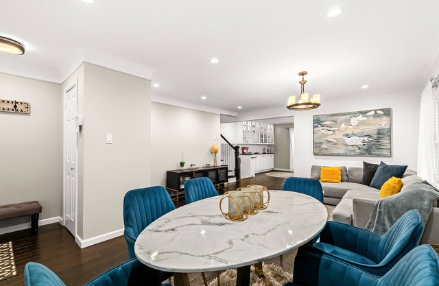 Cozy house in the most desirable neighborhood in Royal oak!