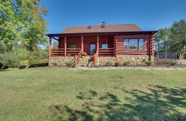 Cozy Log Cabin Getaway w/Fire Pit + 3 Acres!