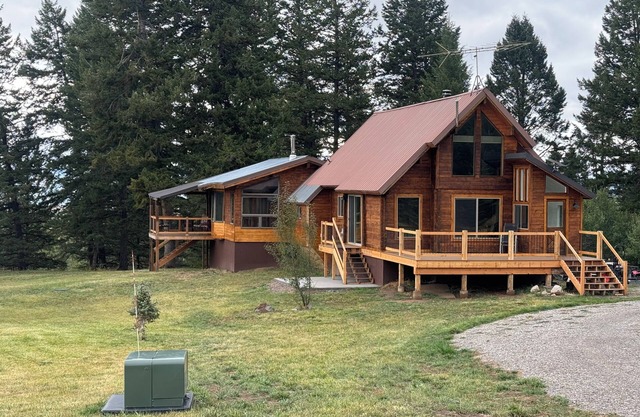 Cozy Strawberry Creek Cabin with WiFi bordering forest in Bedford, WY