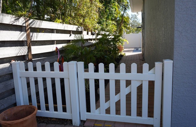 Cozy studio in charming Sarasota with WiFi, AC