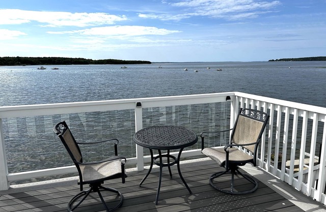 Cozy Waterfront Cottage