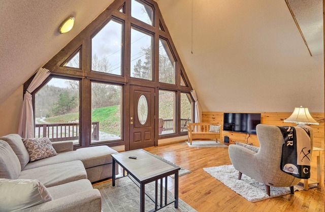 Cozy Yatesville Lake Cabin Rental in Louisa!