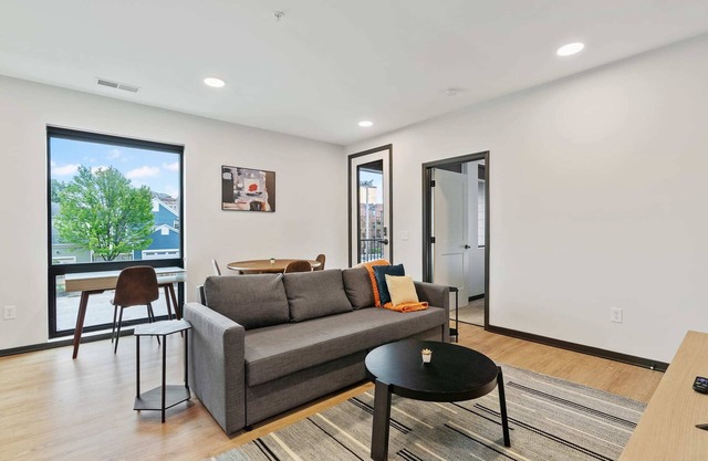 CozySuites Mass with parking, lounge and roof deck 2