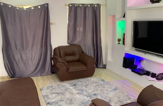 Crystal Homes. Classy, Secure & private with wifi, netflix & swimmingpool