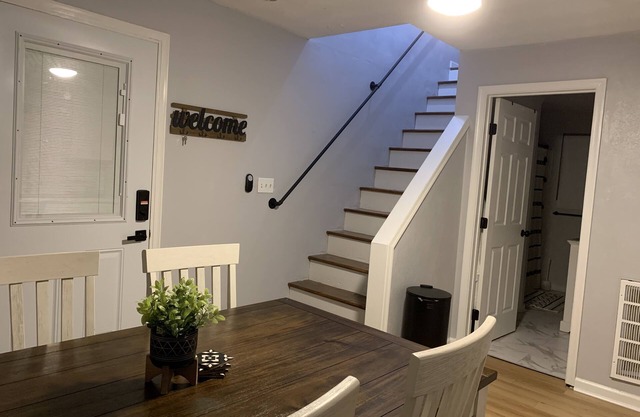 Cute Space Near TownCenter 15 Minutes from Beaches