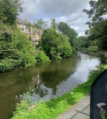 Dane Guest House Free Parking Fast WiFi Modern Living