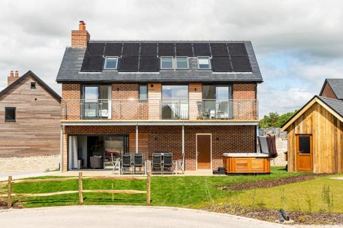 Dawn Lighthouse SV10 Silverlake Dorset