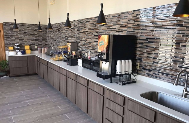 Days Inn by Wyndham Grove