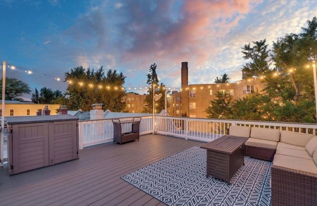 DC Rowhome + HUGE Roofdeck & Parking ✲ 4br - 3.5ba