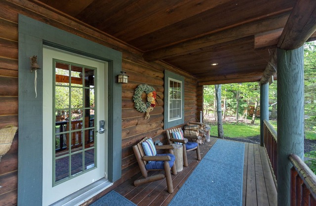 Deep Creek Cabin w/Fireplace & Year-Round Comfort