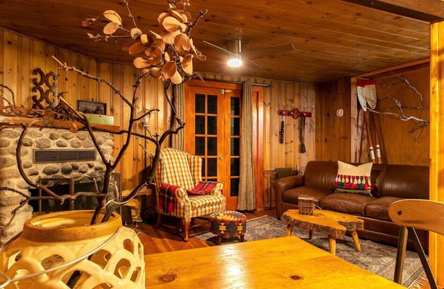 Deer Bed Den/Blue Door at 11 Chimneys