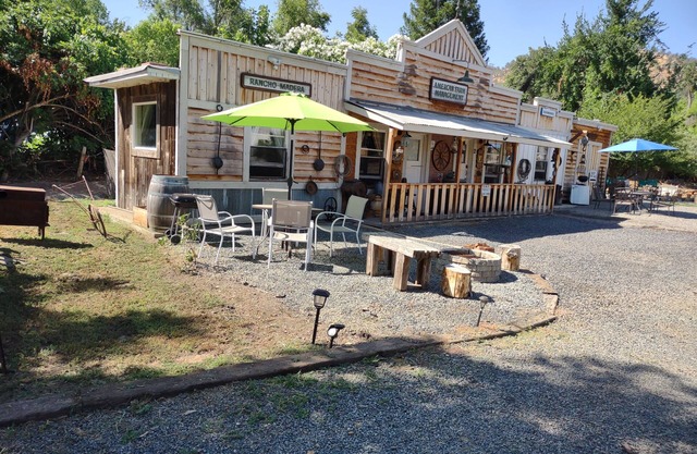 Delightful Barn-Tavern Close to GIANT SEQUOIAS