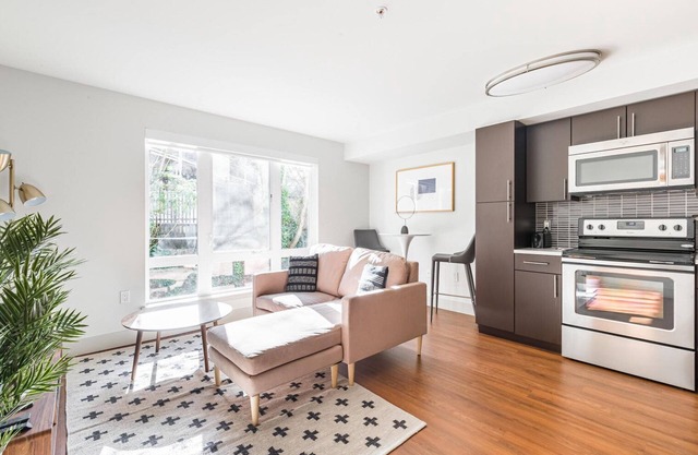 Delightful Bellevue 1BR w/Coffee Bar, nr Transport, by Blueground