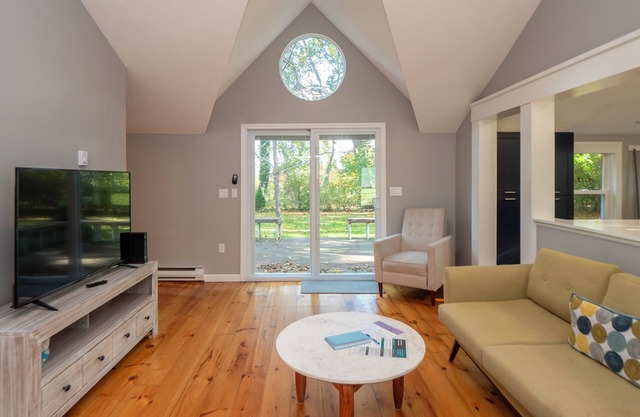 Delightful, Charming, Oversized 2 bedroom 2 bath Cottage!