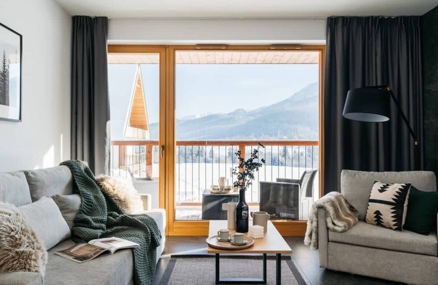 Deluxe Apartment with Mountain View H12