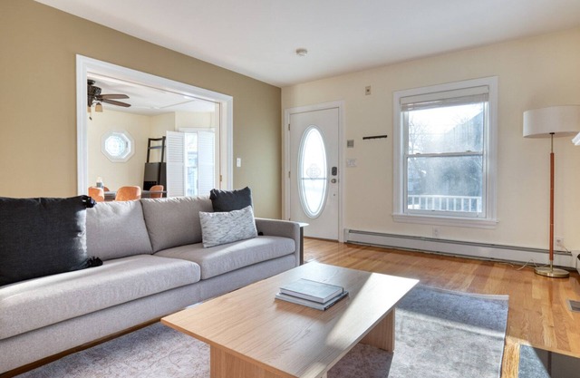 Deluxe Quincy 3BR w/W/D, nr Red Line, by Blueground