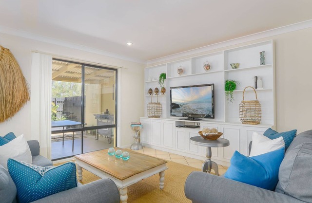 Denway House - Comfortable Living in a Quiet Neighbourhood Just Minutes from Pottsville Beach